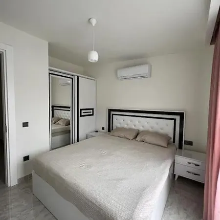 Duplex Near The Cleopatra Apartment